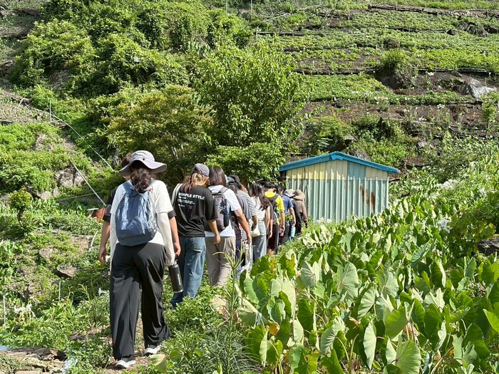 學員深入認識不同部落的生活文化、自然環境、產業樣貌及文化傳承，了解各部落獨具特色的發展脈絡。圖片