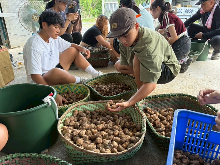 學生深入部落學習、交流與紀錄，透過實際行動深化大學與部落的連結。圖片