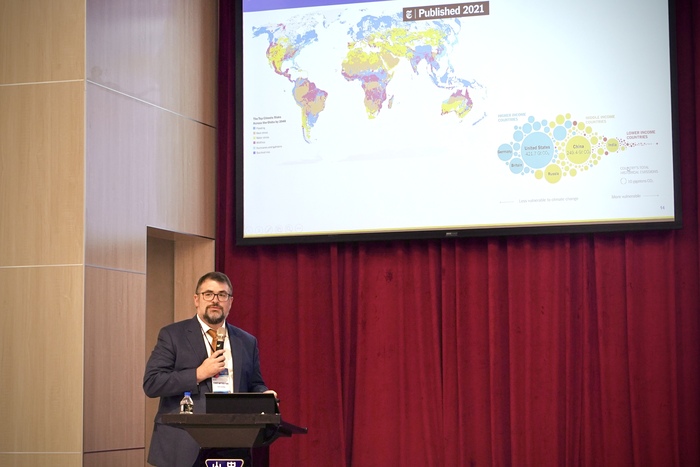 Duke Associate Professor Robert Matthew Tighe introduced the Climate and Health Research Strategic Plan, demonstrating cross-national research collaboration.圖片