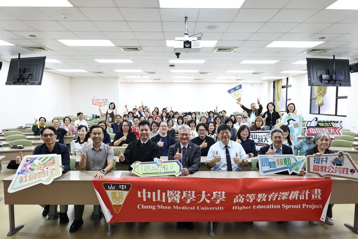 高教深耕成果展開幕，師生共同交流創新實踐。圖片