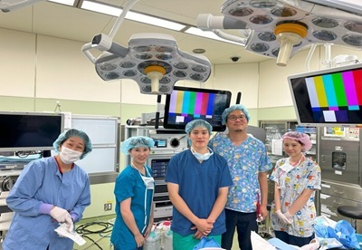 Weng Yu-Chieh (third from left), a student from the Department of Medicine at Chung Shan Medical University (CSMU), shared his learning experience from observing gynecological surgeries and participating in core courses at Toho University Hospital in Japan.