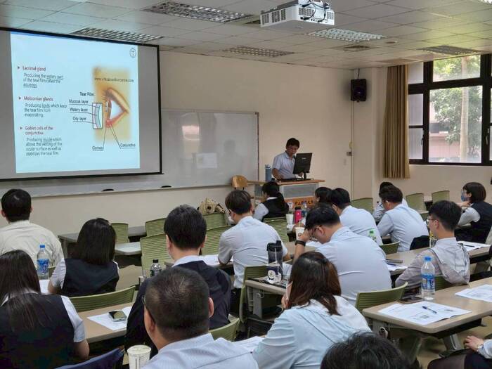 寶島眼鏡自7月起於中山醫大辦理四天內部訓練，結合理論、實作與考核，強化視光專業能力。圖片