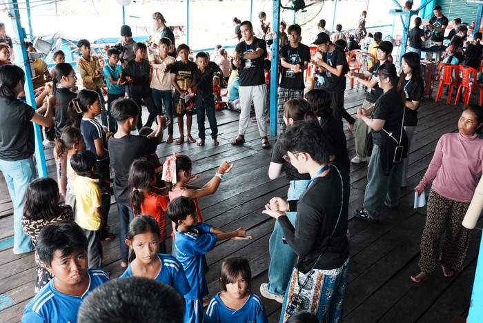 Working closely with local interpreters, the CSMU outreach team delivered oral health education and dental services while overcoming language barriers through collaboration and compassion.圖片