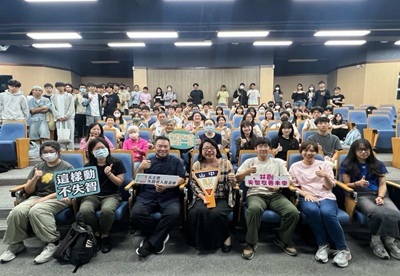 封面-中山醫大與天主教失智老人基金會攜手推動全民健腦教育，活動吸引逾百位師生及社區民眾熱情參與。