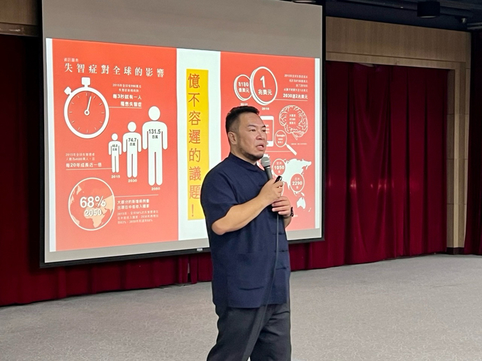 天主教失智老人基金會處長陳俊佑呼籲從日常生活實踐守護腦健康。圖片