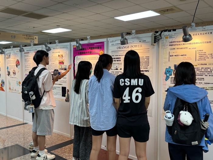 將失智友善理念帶入日常生活，透過藝術、休閒與陪伴，創造更多理解與互動的機會。圖片