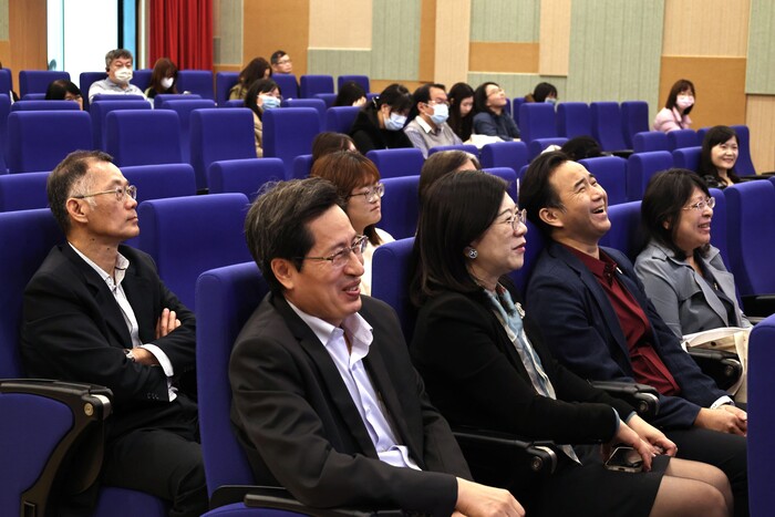 與會師長在輕鬆互動中感受教育回歸以人為本的核心精神。圖片