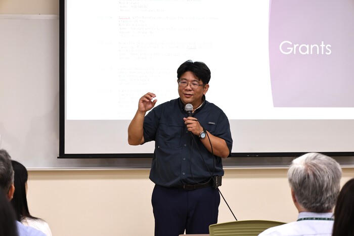 曾東松教授分享自身科研經驗與研究成果圖片