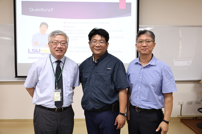 曾東松教授(中)返母校演講，並與林俊哲副校長(左)、同窗好友李宣信總務長合影。圖片