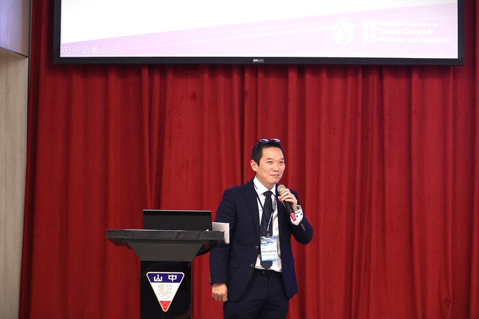 新加坡國立大學許連斌教授介紹該校「永續未來」(Sustainable Futures)倡議,系統性推動永續與相關課程。圖片