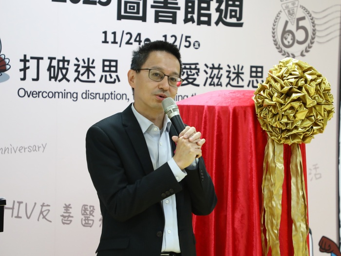 疾管署長羅一鈞特地南下台中，參加中山醫大圖書館週暨世界愛滋病日活動，以行動支持HIV防治。圖片