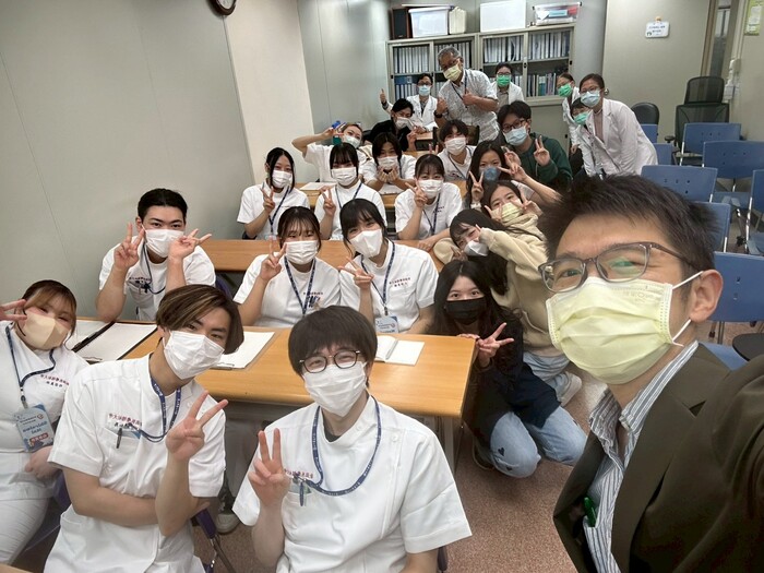 日本新潟醫療福祉大學參訪本校附設醫院醫事檢驗科圖片