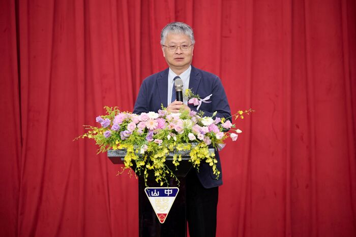 教育部政務次長劉國偉出席校長交接典禮，期勉中山醫大深化AI教育、智慧醫療及國際人才培育。圖片