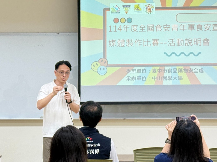 張元衍教務長出席說明會致詞，並表達對活動內容的肯定。
