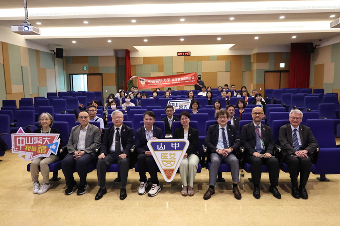 中山醫學大學今邀邀請《遠見雜誌》副社長李建興進行專題演講，從媒體視角解析高教環境變化與大學社會影響力。圖片