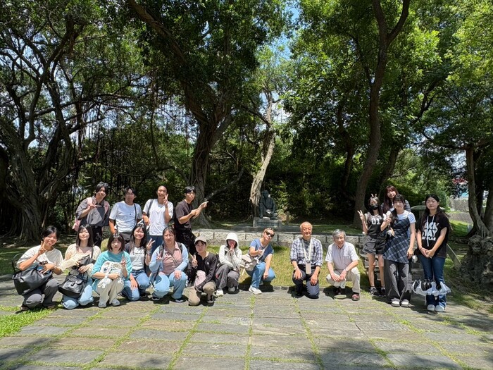 活動安排走訪台南安平古堡、烏山頭水庫及台中等地，透過實地走訪，進一步理解地方文化與社會脈絡。圖片