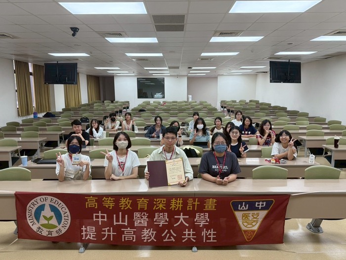The Soaring Eagle Program: Immersive Debate Skills Training focused on communication and critical thinking, guiding students to enhance confidence and collaboration.圖片