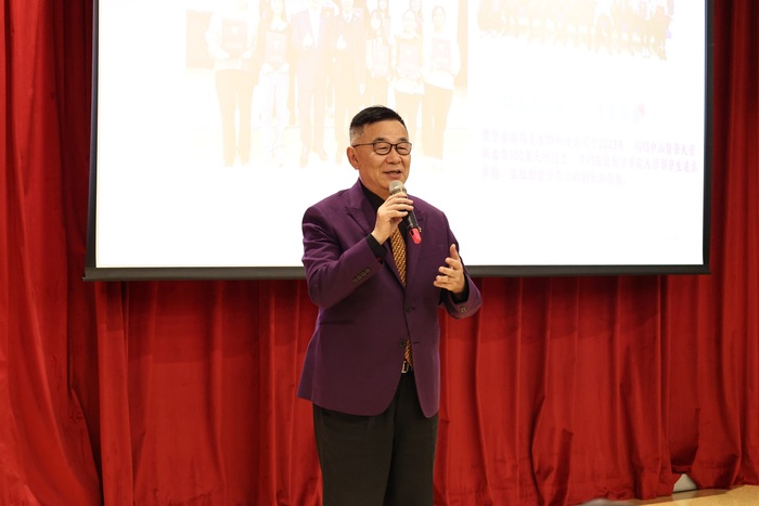 双美生技董事長林齊國慷慨捐贈百萬獎學金，鼓勵中山醫大醫學院學生追求卓越。圖片