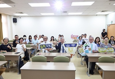 中山醫學大學舉辦「AI時代的高等教育—危機指向轉機」專題演講，國家教育研究院院長林從一分享AI時代高等教育面臨的挑戰與轉型。