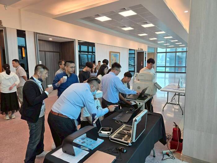 Leading lens manufacturers and ophthalmic equipment companies showcased the latest myopia management technologies and products, offering participants valuable insights into emerging industry trends.圖片