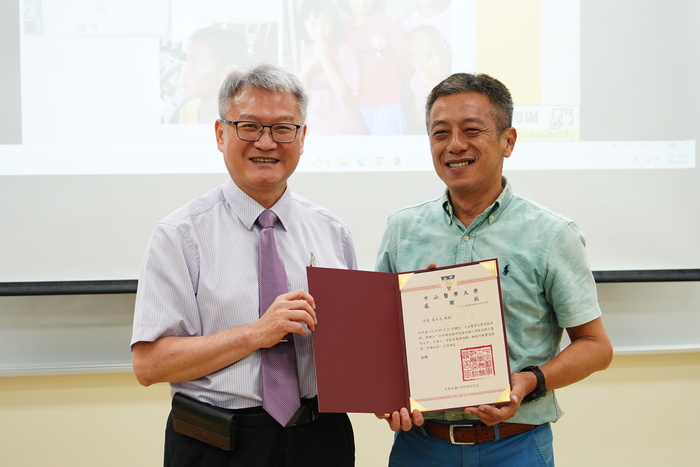 CSMU President Chien-Ning Huang emphasizes that the IR system can effectively resolve issues of fragmented information and inefficiency, while further supporting enrollment planning and sustainable development.圖片
