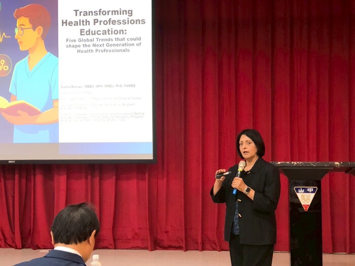 哈佛醫學院教授、前歐洲醫學教育學會(AMEE)主席Subha Ramani在中山醫大開講，分享全球醫學教育發展的五大趨勢與未來挑戰。圖片