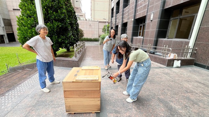 The completed compost bin donated to Taichung’s Xichuan Community Activity Center, fulfilling CSMU’s social responsibility.圖片