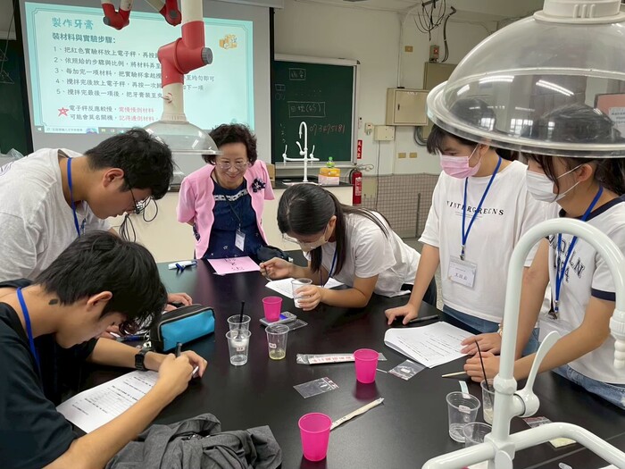 Through inquiry and practice, students displayed curiosity, teamwork, and enthusiasm, deepening their interest in STEAM fields.圖片