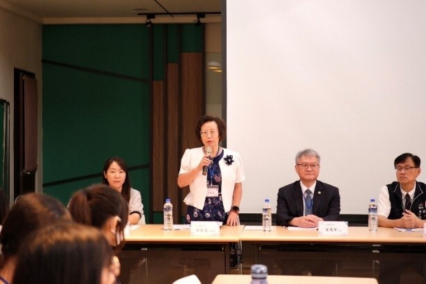 Prof. Hung elaborated on the core concept of the project and its importance to student learning and future development.圖片