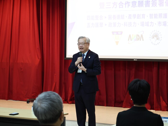 中山醫大校長林俊哲致詞，期盼打造以中臺灣為基地、連結日本的照護科技創新平台。圖片