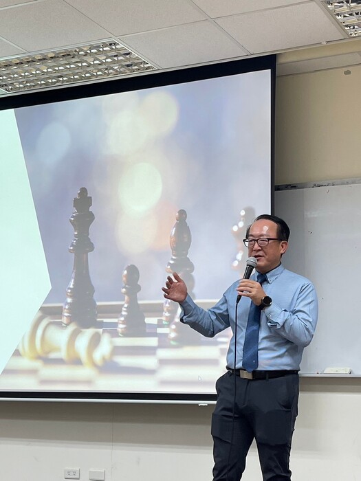 施富強創會理事長圖片