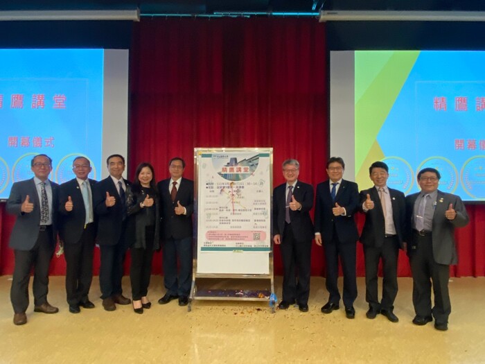 校內師長與講者合照圖片