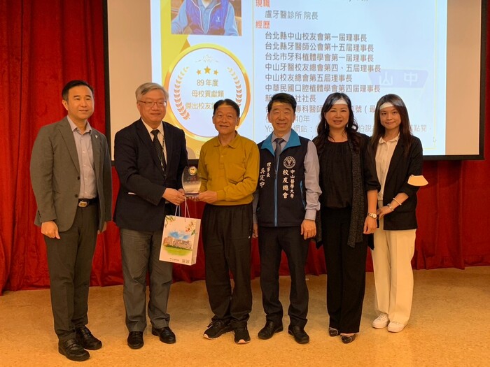 校內師長與盧貞祥院長合照圖片