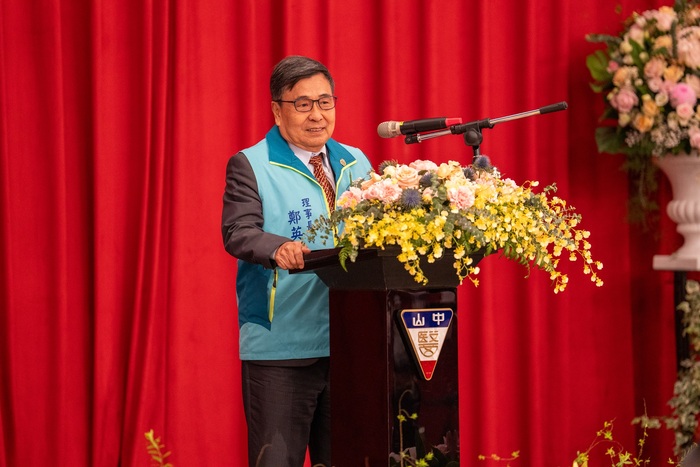 校友總會理事長鄭英傑鼓勵校友回饋母校，成為校園建設堅實的後盾。圖片