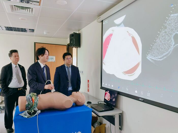富山大學參觀中山醫大醫學模擬教學暨臨床技能訓練中心，體驗教學設備。圖片