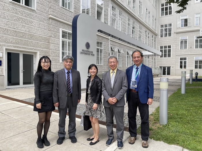 中山醫大醫學院院長楊宜瑱率團拜會維也納醫學大學，深化兩校交流合作。圖片