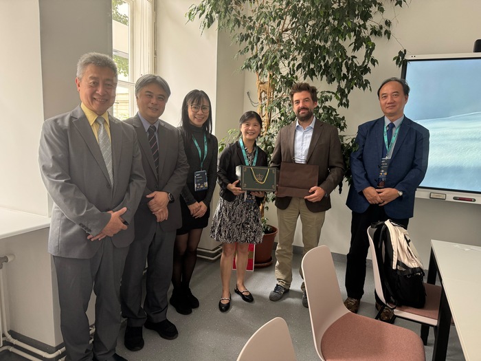 雙方就學生交換、學術研究及師資互訪等議題交流，拓展醫學教育合作可能。右二為維也納醫學大學醫學影像機器學系教授Prof. Dr. Georg Langs圖片