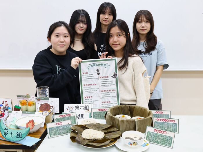 中山醫大營養系學生製作港式料理並細緻調整餐點質地，呈現高齡友善飲食。圖片