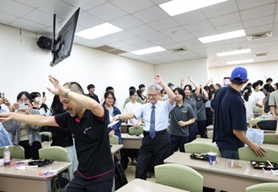德島大學師生安排日本傳統阿波舞展現日本文化魅力，增進台日學生情誼。