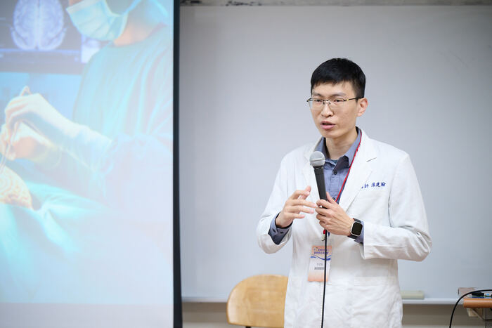 神經外科醫師陳建翰主講「頭殼壞去──從頭部外傷探討腦神經的奧秘」。
