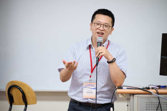 「科技與人文的反思」則由家庭醫學科醫師林家揚進行分享