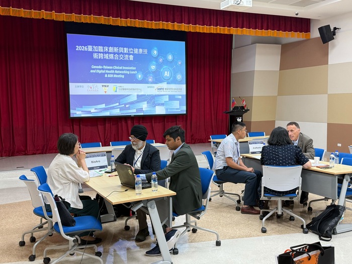 與會人員針對創新技術應用進行交流，分享研發成果與臨床實務經驗。圖片