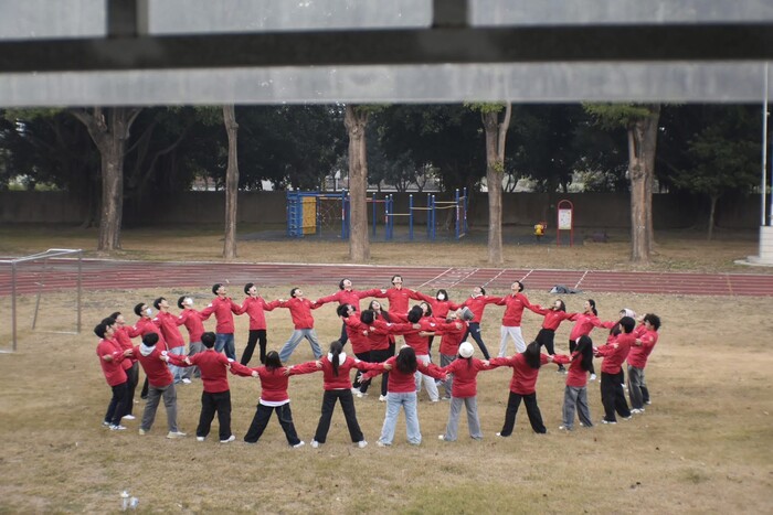 牙醫學系口腔衛生推廣服務隊由42名隊員組成。圖片