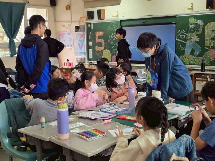 醫學系心之谷動動小手繪畫課程。圖片