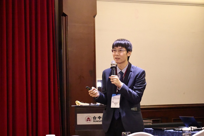 中山附醫醫師林聖傑發表「鋼絲旋緊器」與「複合功能手腕固定板」兩項發明。圖片