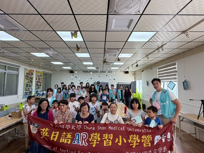 中山醫大應外系與營養系師生前往太平區東汴國小進行兒童外語營養衛教營隊。